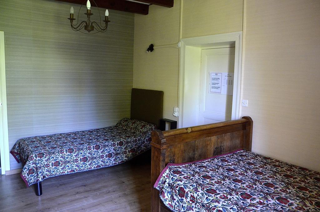 Le Vieux Noyer Bed & Breakfast Saint-Maurice-de-Tavernole Room photo